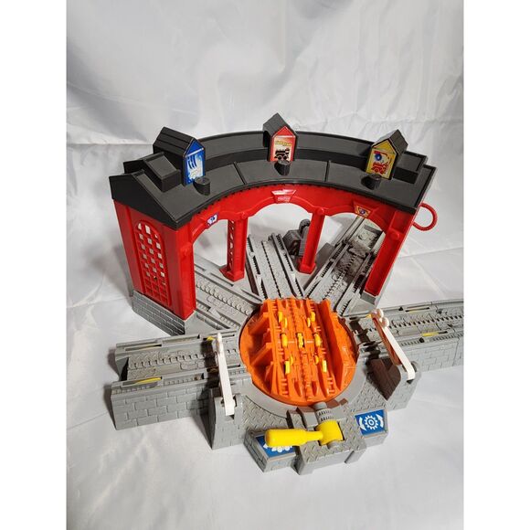 Fisher-Price GeoTrax Station – Vintage Toy Train Set Accessory - Picture 8 of 12